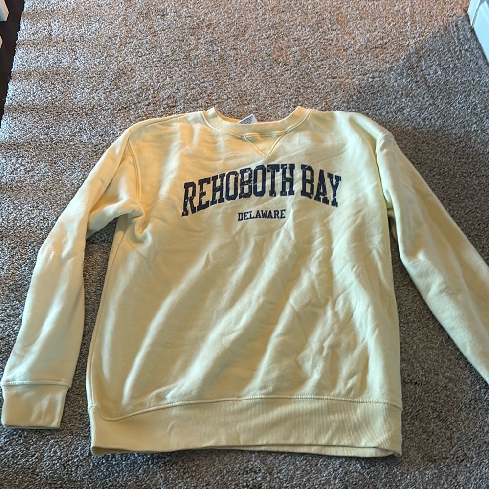 light yellow rehoboth crew neck size m